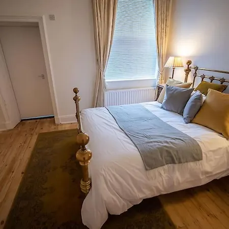 Stunning 1 Bedroom With Private Parking Lägenhet