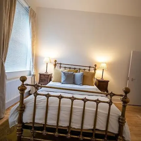 Stunning 1 Bedroom With Private Parking 哈罗盖特