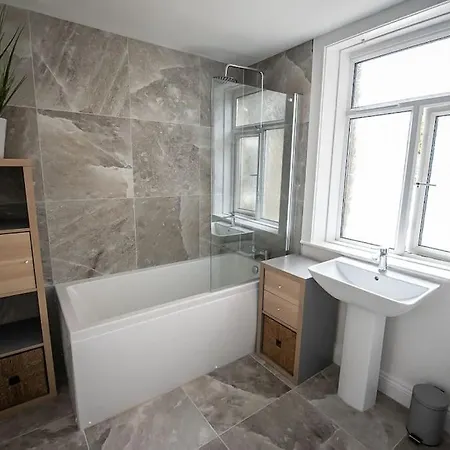 公寓 Stunning 1 Bedroom With Private Parking
