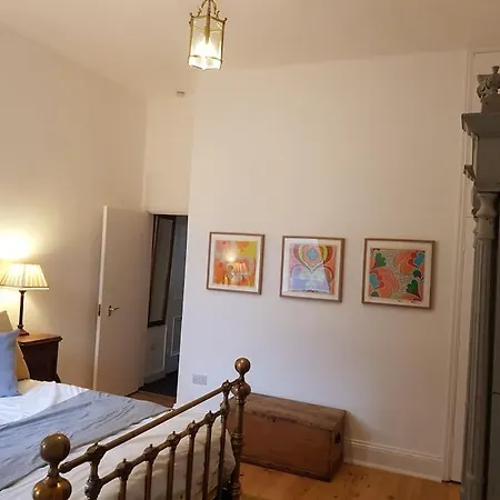 Lägenhet Stunning 1 Bedroom With Private Parking *
